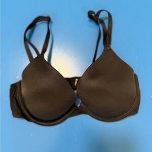 Pink Victoria Secret Wear Anywhere T-Shirt Bra. Size 32B. Excellent Condition.